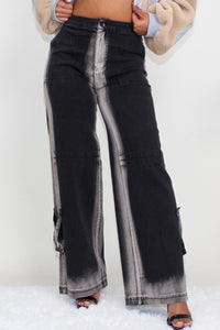 Elastic Waist: The jeans are designed with an elastic waistband, providing a comfortable and adjustable fit.